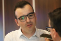 O governador Carlos Massa Ratinho Jr, reuniu-se com empresários da empresa Tirol, que anunciaram investimentos no município de Ipiranga. Presentes: prefeito de Ipiranga, Luiz Carlos Blum; secretário de Infraestrutura e Logística, Sandro Alex; diretor presidente da APD, Eduardo Bekin; gerente de projetos da Tirol, Maicon Spada; diretor industrial, Adalberto Rofner e diretor comercial da Tirol, Carlos Dresch. N/F: diretor de projetos da Tirol, Maicon Spada.Curitiba, 11-09-19.Foto: Arnaldo Alves / AEN.
