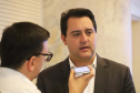 O governador Carlos Massa Ratinho Jr, reuniu-se com empresários da empresa Tirol, que anunciaram investimentos no município de Ipiranga. Presentes: prefeito de Ipiranga, Luiz Carlos Blum; secretário de Infraestrutura e Logística, Sandro Alex; diretor presidente da APD, Eduardo Bekin; gerente de projetos da Tirol, Maicon Spada; diretor industrial, Adalberto Rofner e diretor comercial da Tirol, Carlos Dresch.Curitiba, 11-09-19.Foto: Arnaldo Alves / AEN.
