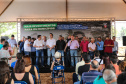 O governador Carlos Massa Ratinho Junior inaugura nesta quinta-feira (12), o Meu Campinho de Santa Cruz de Monte Castelo, no Noroeste do Paraná. Programa da Secretaria de Estado do Desenvolvimento Urbano e Obras Públicas, o Meu Campinho grama sintética, iluminação e segurança para a prática esportiva e de recreação de crianças e adolescentes, em horários em que não estão na escola. Santa Cruz do Monte Castelo, 12/09/2019 - Foto: Geraldo Bubniak/AEN
