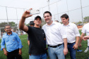 O governador Carlos Massa Ratinho Junior inaugura nesta quinta-feira (12), o Meu Campinho de Santa Cruz de Monte Castelo, no Noroeste do Paraná. Programa da Secretaria de Estado do Desenvolvimento Urbano e Obras Públicas, o Meu Campinho grama sintética, iluminação e segurança para a prática esportiva e de recreação de crianças e adolescentes, em horários em que não estão na escola.