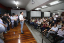 Obras de pavimentação de ruas, construção de praças e de barracão industrial estão entre os projetos que 26 municípios do Noroeste do Paraná farão com apoio do Estado. Os recursos somam R$ 44 milhões e foram confirmados pelo governador Carlos Massa Ratinho Junior nesta quinta-feira (12) durante encontro com os prefeitos, em Paranavaí. No mesmo evento, o governador autorizou recursos para equipamentos e obras na nova unidade da Santa Casa de Paranavaí. Foto: José Fernando Ogura/AEN