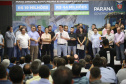 Obras de pavimentação de ruas, construção de praças e de barracão industrial estão entre os projetos que 26 municípios do Noroeste do Paraná farão com apoio do Estado. Os recursos somam R$ 44 milhões e foram confirmados pelo governador Carlos Massa Ratinho Junior nesta quinta-feira (12) durante encontro com os prefeitos, em Paranavaí. No mesmo evento, o governador autorizou recursos para equipamentos e obras na nova unidade da Santa Casa de Paranavaí. Foto: José Fernando Ogura/AEN