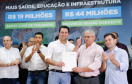 Obras de pavimentação de ruas, construção de praças e de barracão industrial estão entre os projetos que 26 municípios do Noroeste do Paraná farão com apoio do Estado. Os recursos somam R$ 44 milhões e foram confirmados pelo governador Carlos Massa Ratinho Junior nesta quinta-feira (12) durante encontro com os prefeitos, em Paranavaí. No mesmo evento, o governador autorizou recursos para equipamentos e obras na nova unidade da Santa Casa de Paranavaí.