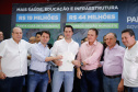 Obras de pavimentação de ruas, construção de praças e de barracão industrial estão entre os projetos que 26 municípios do Noroeste do Paraná farão com apoio do Estado. Os recursos somam R$ 44 milhões e foram confirmados pelo governador Carlos Massa Ratinho Junior nesta quinta-feira (12) durante encontro com os prefeitos, em Paranavaí. No mesmo evento, o governador autorizou recursos para equipamentos e obras na nova unidade da Santa Casa de Paranavaí.