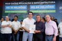 Obras de pavimentação de ruas, construção de praças e de barracão industrial estão entre os projetos que 26 municípios do Noroeste do Paraná farão com apoio do Estado. Os recursos somam R$ 44 milhões e foram confirmados pelo governador Carlos Massa Ratinho Junior nesta quinta-feira (12) durante encontro com os prefeitos, em Paranavaí. No mesmo evento, o governador autorizou recursos para equipamentos e obras na nova unidade da Santa Casa de Paranavaí.
