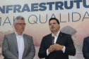 Foi assinada nesta sexta-feira (13) a ordem de serviço para o início dos estudos das Concessões de Rodovias Paranaenses. É o início do trabalho conjunto do Governo do Paraná e a União para modelagem do novo programa de concessões de rodovias que cortam o Paraná. Ao todo, serão licitados pelo Governo Federal 4,1 mil quilômetros de estradas estaduais e federais até 2021. Foto: Divulgação/SEIL
