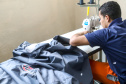 No Paraná, 7.002 presos custodiados pelo Departamento Penitenciário Estadual (Depen) trabalham em projetos para a remição de pena, em todas as unidades penais do Estado, o que representa 30% da população carcerária do Paraná. Segundo colocado no ranking nacional, os detentos trabalham em 11 fábricas de uniformes, sete de pavers (bloquetos de pavimentação de calçadas), uma de bolas, uma de fraldas, uma indústria gráfica e uma de tijolos ecológicos.-Foto: Gilson Abreu/AEN