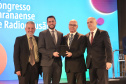 O governador Carlos Massa Ratinho Junior participa da abertura do 25º Congresso de Radiodifusão. Participaram da solenidade: secretários:  vice-prefeito de Curitiba, Eduardo Pimentel; de Comunicação e Cultura, Hudson José; de Infraestrutura e Logística, Sandro Alex; presidente da Copel, Daniel Slaviero; presidente da Associação das Emissoras de Radiodifusão do Paraná - AERP, Alexandre Barros; entre outros. N/F: Gabriel Massa.Curitiba, 18-09-19.Foto: Arnaldo Alves / AEN.