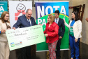 O Governo do Estado entrega os três principais prêmios do sorteio de Setembro do programa Nota Paraná, de R$ 20 mil, R$ 30 mil e R$ 50 mil. A solenidade de premiação acontece no Hospital das Clínicas, em Curitiba nesta quinta-feira (19). Curitiba, 19/09/2019 - Foto: Geraldo Bubniak/AEN