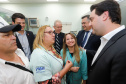 O Hospital de Reabilitação Ana Carolina Moura Xavier (CHR), de Curitiba, recebe dez novos leitos de Unidade de Terapia Intensiva (UTI). O espaço estava fechado há dez anos e foi inaugurado pelo governador Carlos Massa Ratinho Junior nesta terça-feira (1°). O investimento da Secretaria da Saúde na abertura da UTI é de R$ 1,5 milhão.