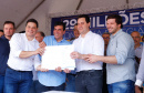 Londrina e outros sete municípios do Norte do Paraná terão R$ 29,8 milhões para fazer investimentos em escolas, ruas, centro cultural e compra de equipamentos. O governador Carlos Massa Ratinho Junior esteve nesta quinta-feira (03) em Londrina, onde recebeu os prefeitos e autorizou as licitações e homologações dos projetos.