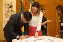 Tomaram posse nesta quinta-feira (03) dez novos procuradores estaduais aprovados no concurso promovido pela Procuradoria-Geral do Estado (PGE). Eles foram aprovados no XV Concurso Público para ingresso na carreira de Procurador do Estado do Paraná, promovido em 2015. Com a cerimônia de posse promovida pela PGE, o grupo inicia suas atividades na administração pública. Foto: José Fernando Ogura/AEN
