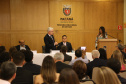 Tomaram posse nesta quinta-feira (03) dez novos procuradores estaduais aprovados no concurso promovido pela Procuradoria-Geral do Estado (PGE). Eles foram aprovados no XV Concurso Público para ingresso na carreira de Procurador do Estado do Paraná, promovido em 2015. Com a cerimônia de posse promovida pela PGE, o grupo inicia suas atividades na administração pública. Foto: José Fernando Ogura/AEN