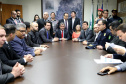 O governador Carlos Massa Ratinho Junior e o ministro da Justiça e Segurança Pública, Sergio Moro,  durante reunião com o prefeito de São José dos Pinhais, Toninho Fenelon, e os comandos das equipes de segurança da União, estados e município que atuam em conjunto no projeto-piloto iniciado pelo Ministério em 30 de agosto. Foto: José Fernando Ogura/AEN
