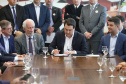 O governador Carlos Massa Ratinho Junior confirmou nesta quarta-feira (9) mais 1.494 novas casas populares para moradores de 33 municípios paranaenses. São imóveis financiados, casas repassadas gratuitamente a famílias de baixa renda e condomínios para pessoas idosas. O investimento é de R$ 118 milhões, com recursos do Tesouro Estadual, por meio do programa Habita Paraná, e de financiamento do Banco Interamericano de Desenvolvimento (BID).Foto: José Fernando Ogura/AEN
