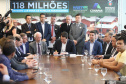 O governador Carlos Massa Ratinho Junior confirmou nesta quarta-feira (9) mais 1.494 novas casas populares para moradores de 33 municípios paranaenses. São imóveis financiados, casas repassadas gratuitamente a famílias de baixa renda e condomínios para pessoas idosas. O investimento é de R$ 118 milhões, com recursos do Tesouro Estadual, por meio do programa Habita Paraná, e de financiamento do Banco Interamericano de Desenvolvimento (BID).Foto: José Fernando Ogura/AEN