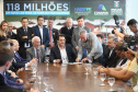 O governador Carlos Massa Ratinho Junior confirmou nesta quarta-feira (9) mais 1.494 novas casas populares para moradores de 33 municípios paranaenses. São imóveis financiados, casas repassadas gratuitamente a famílias de baixa renda e condomínios para pessoas idosas. O investimento é de R$ 118 milhões, com recursos do Tesouro Estadual, por meio do programa Habita Paraná, e de financiamento do Banco Interamericano de Desenvolvimento (BID).Foto: José Fernando Ogura/AEN
