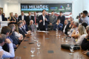 O governador Carlos Massa Ratinho Junior confirmou nesta quarta-feira (9) mais 1.494 novas casas populares para moradores de 33 municípios paranaenses. São imóveis financiados, casas repassadas gratuitamente a famílias de baixa renda e condomínios para pessoas idosas. O investimento é de R$ 118 milhões, com recursos do Tesouro Estadual, por meio do programa Habita Paraná, e de financiamento do Banco Interamericano de Desenvolvimento (BID).Foto: José Fernando Ogura/AEN