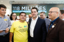 O governador Carlos Massa Ratinho Junior confirmou nesta quarta-feira (9) mais 1.494 novas casas populares para moradores de 33 municípios paranaenses. São imóveis financiados, casas repassadas gratuitamente a famílias de baixa renda e condomínios para pessoas idosas. O investimento é de R$ 118 milhões, com recursos do Tesouro Estadual, por meio do programa Habita Paraná, e de financiamento do Banco Interamericano de Desenvolvimento (BID).