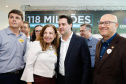 O governador Carlos Massa Ratinho Junior confirmou nesta quarta-feira (9) mais 1.494 novas casas populares para moradores de 33 municípios paranaenses. São imóveis financiados, casas repassadas gratuitamente a famílias de baixa renda e condomínios para pessoas idosas. O investimento é de R$ 118 milhões, com recursos do Tesouro Estadual, por meio do programa Habita Paraná, e de financiamento do Banco Interamericano de Desenvolvimento (BID).