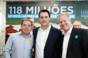 O governador Carlos Massa Ratinho Junior confirmou nesta quarta-feira (9) mais 1.494 novas casas populares para moradores de 33 municípios paranaenses. São imóveis financiados, casas repassadas gratuitamente a famílias de baixa renda e condomínios para pessoas idosas. O investimento é de R$ 118 milhões, com recursos do Tesouro Estadual, por meio do programa Habita Paraná, e de financiamento do Banco Interamericano de Desenvolvimento (BID).