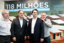 O governador Carlos Massa Ratinho Junior confirmou nesta quarta-feira (9) mais 1.494 novas casas populares para moradores de 33 municípios paranaenses. São imóveis financiados, casas repassadas gratuitamente a famílias de baixa renda e condomínios para pessoas idosas. O investimento é de R$ 118 milhões, com recursos do Tesouro Estadual, por meio do programa Habita Paraná, e de financiamento do Banco Interamericano de Desenvolvimento (BID).