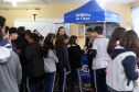 É de pequenino que se torce o pepino. A frase é um chavão e os alunos nem são tão crianças assim. Com idades entre 11 e 12 anos, cerca de 400 alunos da Escola Estadual Nossa Senhora da Salete, de Curitiba, aprenderam de forma lúdica sobre a função social dos impostos e por que eles são importantes no exercício da cidadania..Foto Gilson Abreu/AEN