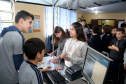 É de pequenino que se torce o pepino. A frase é um chavão e os alunos nem são tão crianças assim. Com idades entre 11 e 12 anos, cerca de 400 alunos da Escola Estadual Nossa Senhora da Salete, de Curitiba, aprenderam de forma lúdica sobre a função social dos impostos e por que eles são importantes no exercício da cidadania..Foto Gilson Abreu/AEN