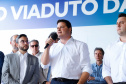 O governador Carlos Massa Ratinho Junior inaugurou nesta quinta-feira (10) o viaduto Nelson Buffara, na entrada de Paranaguá, onde a BR-277 se divide entre as avenidas Ayrton Senna e Bento Rocha. A obra é fundamental para melhorar o trânsito pesado da região e agilizar a movimentação de cargas em direção ao Porto de Paranaguá.