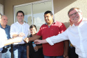 O governador Carlos Massa Ratinho Junior repassou nesta sexta-feira (11), em Nova Esperança, as chaves de moradias populares para 133 famílias do município. Presentes: prefeito de Nova Esperança, Moacir Olivatti, secretários: da Saúde, Beto Preto; de Desenvolvimento Urbano, João Carlos Ortega; presidente da Cohapar, Jorge Lange; entre outros.Nova Esperança, 11-10-19.Foto: Arnaldo Alves / AEN.