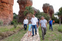 Quem foi até o Parque Estadual de Vila Velha neste domingo (13) viu um cenário diferente. Cerca de 10 balões de diversos tamanhos e formatos coloriram o céu na 1ª Revoada de Balões. 

O governador Carlos Massa Ratinho Junior prestigiou o evento e disse que o investimento no turismo ambiental é a tendência mundial. 