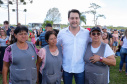 Quem foi até o Parque Estadual de Vila Velha neste domingo (13) viu um cenário diferente. Cerca de 10 balões de diversos tamanhos e formatos coloriram o céu na 1ª Revoada de Balões. 

O governador Carlos Massa Ratinho Junior prestigiou o evento e disse que o investimento no turismo ambiental é a tendência mundial. 
