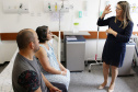 A equipe do Complexo do Hospital do Trabalhador (CHT) se tornou um exemplo de inclusão. O casal Olímpia Virginia Páez e Ronildo Fernandes de Melo são deficientes auditivos e contaram com a ajuda de uma intérprete de Libras para acompanhar o parto e se comunicar com a equipe médica. O procedimento aconteceu na segunda-feira (14).Foto: Divulgação/SESA