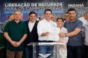 Ponta Grossa e outros 12 municípios dos Campos Gerais vão investir R$ 19,9 milhões em pavimentação de ruas, compra de equipamentos de videomonitoramento, máquinas, ambulância e ônibus escolares, além de ações na área da saúde. Os recursos são do Governo do Estado. As licitações e homologações das obras e aquisições foram autorizadas pelo governador Carlos Massa Ratinho Junior nesta quinta-feira (24) em Ponta Grossa.