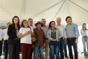 Setenta e cinco famílias de Palmas, no Sudoeste do Estado, receberam nesta quinta-feira (24) as chaves da casa própria. A partir de agora, elas são as moradoras do Residencial Bom Pastor II, empreendimento executado com R$ 5,3 milhões de investimentos do Governo do Estado, Governo Federal e prefeitura.

O vice-governador Darci Piana inaugurou o residencial e reafirmou o compromisso da gestão estadual com os projetos de habitação popular. Foto: Guilherme Santos / Cohapar