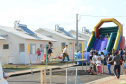 Setenta e cinco famílias de Palmas, no Sudoeste do Estado, receberam nesta quinta-feira (24) as chaves da casa própria. A partir de agora, elas são as moradoras do Residencial Bom Pastor II, empreendimento executado com R$ 5,3 milhões de investimentos do Governo do Estado, Governo Federal e prefeitura.

O vice-governador Darci Piana inaugurou o residencial e reafirmou o compromisso da gestão estadual com os projetos de habitação popular. Foto: Guilherme Santos / Cohapar
