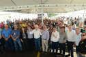 Setenta e cinco famílias de Palmas, no Sudoeste do Estado, receberam nesta quinta-feira (24) as chaves da casa própria. A partir de agora, elas são as moradoras do Residencial Bom Pastor II, empreendimento executado com R$ 5,3 milhões de investimentos do Governo do Estado, Governo Federal e prefeitura.

O vice-governador Darci Piana inaugurou o residencial e reafirmou o compromisso da gestão estadual com os projetos de habitação popular. Foto: Guilherme Santos / Cohapar