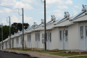Setenta e cinco famílias de Palmas, no Sudoeste do Estado, receberam nesta quinta-feira (24) as chaves da casa própria. A partir de agora, elas são as moradoras do Residencial Bom Pastor II, empreendimento executado com R$ 5,3 milhões de investimentos do Governo do Estado, Governo Federal e prefeitura.

O vice-governador Darci Piana inaugurou o residencial e reafirmou o compromisso da gestão estadual com os projetos de habitação popular. Foto: Guilherme Santos / Cohapar