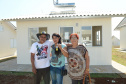 Setenta e cinco famílias de Palmas, no Sudoeste do Estado, receberam nesta quinta-feira (24) as chaves da casa própria. A partir de agora, elas são as moradoras do Residencial Bom Pastor II, empreendimento executado com R$ 5,3 milhões de investimentos do Governo do Estado, Governo Federal e prefeitura.

O vice-governador Darci Piana inaugurou o residencial e reafirmou o compromisso da gestão estadual com os projetos de habitação popular. Foto: Guilherme Santos / Cohapar