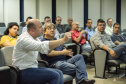 A empresa pública Portos do Paraná reuniu nesta sexta-feira (25) operadores portuários dos principais segmentos de carga para debater a atualização do Plano Diretor do município com a Secretaria Municipal de Urbanismo de Paranaguá. A ideia é que o desenvolvimento do setor seja contemplado no novo documento que norteia a organização e o crescimento da cidade para os próximos dez anos.