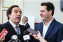 O governador Carlos Massa Ratinho Junior e o presidente da Caixa Econômica Federal, Pedro Guimarães, discutiram nesta segunda-feira (28) a possibilidade do Paraná acessar uma linha de crédito para investimentos em saneamento, infraestrutura e desenvolvimento urbano. Foto: Geraldo Bubniak/AEN