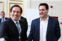 O governador Carlos Massa Ratinho Junior e o presidente da Caixa Econômica Federal, Pedro Guimarães, discutiram nesta segunda-feira (28) a possibilidade do Paraná acessar uma linha de crédito para investimentos em saneamento, infraestrutura e desenvolvimento urbano. Foto: Geraldo Bubniak/AEN