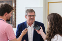 O governador Carlos Massa Ratinho Junior e o presidente da Caixa Econômica Federal, Pedro Guimarães, discutiram nesta segunda-feira (28) a possibilidade do Paraná acessar uma linha de crédito para investimentos em saneamento, infraestrutura e desenvolvimento urbano. Foto: Geraldo Bubniak/AEN