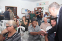 Os moradores da Vila Centenário, no bairro Cajuru, em Curitiba, participaram terça-feira (29) no programa Fala Comunidade, uma ação organizada pela Coordenação de Assuntos Comunitários da Secretaria da Justiça, Família e Trabalho, que propõe debate sobre problemas locais, apresentação de programas do governo e orientações ao consumidor.Foto:SEJUF