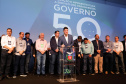 O governador Carlos Massa Ratinho Junior disse nesta quinta-feira (31), na abertura do encontro Governo 5.0, em Foz do Iguaçu, que o planejamento do Estado para os próximos anos será feito a muitas mãos, em parceria com os municípios, e que a inovação, o Novo Pensar e Novo Fazer, deve estar a serviço de todos os paranaenses. Ratinho Junior também assinou um pacote de investimentos de R$ 351 milhões nos municípios para os próximos anos.