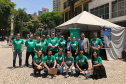 Nesta quarta-feira (31), dia em que a Controladoria-Geral do Estado (CGE) completou seis anos, servidores distribuíram panfletos com informações sobre o serviço de Ouvidoria, Portal da Transparência e o Programa de Compliance. Na barraca montada na Boca Maldita, no Centro de Curitiba, o cidadão pôde registrar reclamações, denúncias e outras manifestações, além de tirar dúvidas sobre o papel da CGE para o desenvolvimento do Paraná. Foto: Divulgação/CGE