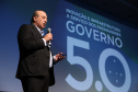 O ministro José Augusto Nardes, presidente do Tribunal de Contas da União, que também participou da mesa de governança, disse que o Paraná sai na frente em termos de práticas de governança com o Governo 5.0. Para ele, a próxima etapa é difundir essas conquistas nos 399 municípios do Estado.Foto: José Fernando Ogura/AEN