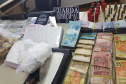 A operação conjunta entre a Divisão Estadual de Narcóticos do Paraná (Denarc) e a Guarda Municipal de São José dos Pinhais resultou na prisão de um homem, de 29 anos, responsável pelo armazenamento e venda de drogas em vários bairros daquela cidade nesta quinta-feira (07)