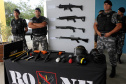 O Batalhão de Operações Especiais comemorou nesta segunda-feira (11) nove anos em solenidade em Curitiba. Para marcar a data foram entregues comandas, medalhas e certificados. O comandante-geral da Polícia Militar do Paraná, Péricles da Matos, falou sobre a trajetória da unidade desde que foi criada, passando pelo surgimento das operações especiais na PM, há quase 50 anos, através do Comando de Operações Especiais (COE). Foto:PMPR