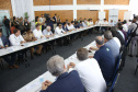 O Departamento de Trânsito do Paraná (Detran-PR) e a prefeitura de Pato Branco firmaram termo de compromisso para cooperação no trânsito. 
O termo de cooperação foi assinado nesta terça-feira (12), durante reunião do governador Carlos Massa Ratinho Junior com a equipe de secretários e dirigentes de autarquias e empresas públicas, realizada em Pato Branco, dentro da agenda da transferência da sede do governo para o município.